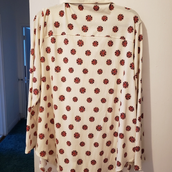 NWOT Lularoe Valentina button down top - Picture 2 of 6